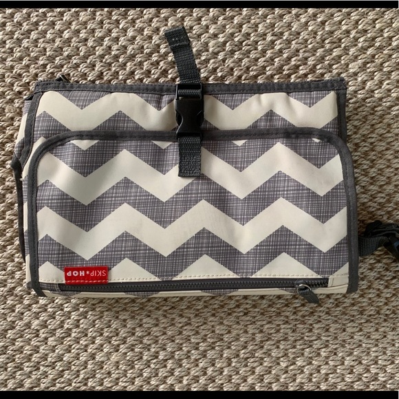 SkipHop Chevron Changing Pad - Picture 1 of 1
